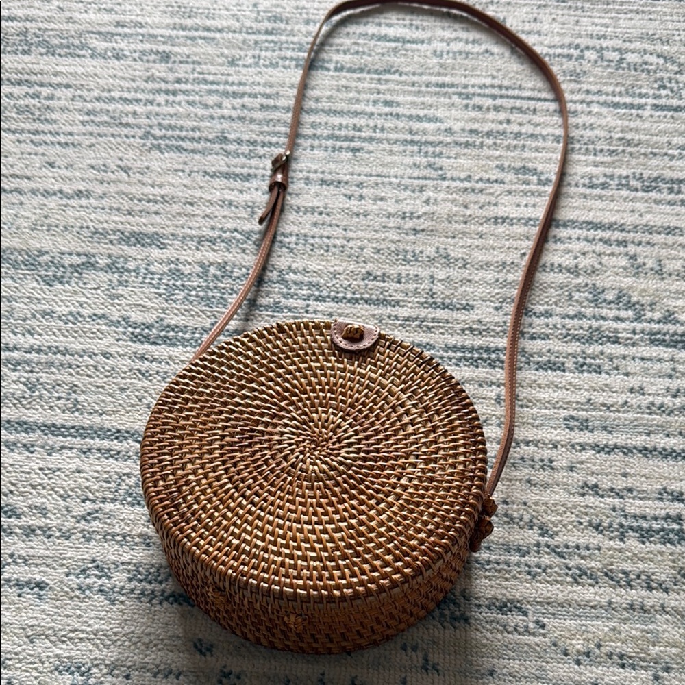 Woven circle bag